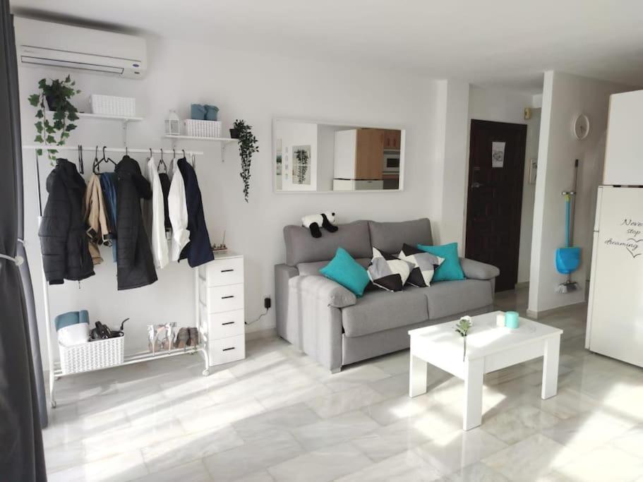 Apartamento Maika Benalsun Pueblo Evita เบนัลมาเดนา ภายนอก รูปภาพ
